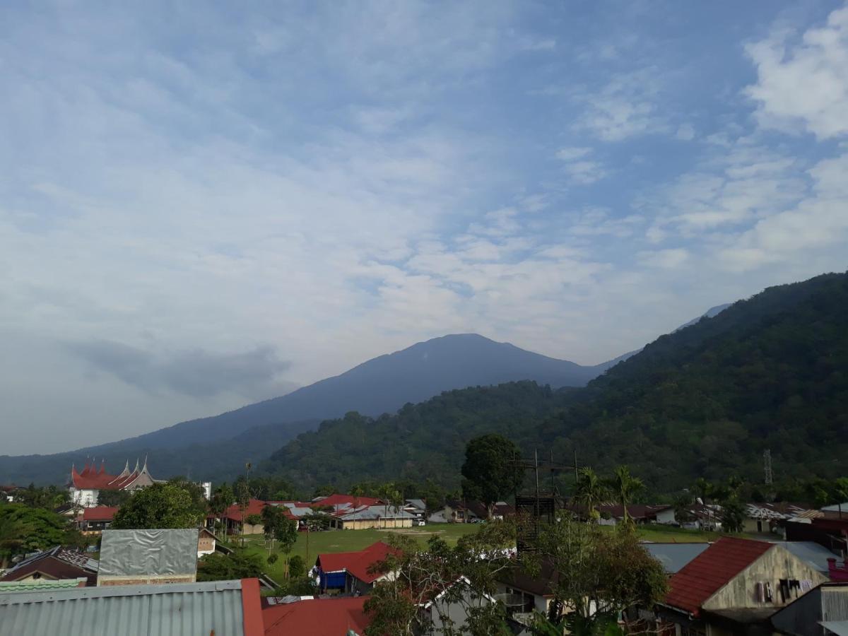 ตริวาโดะฮ์ ชาเรียะฮ์ โฮเต็ล Hotel Padang Panjang ภายนอก รูปภาพ